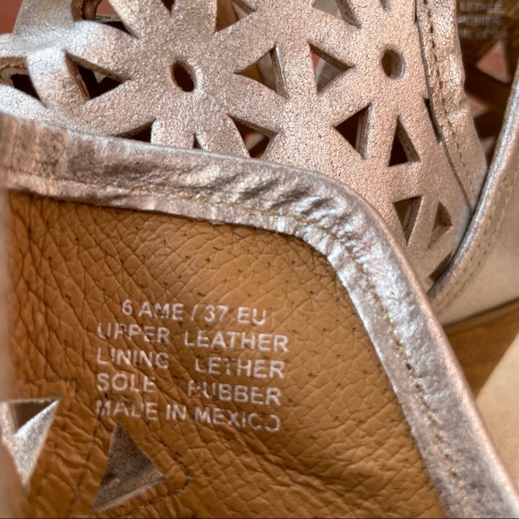 🆕Musse & Cloud Silver Leather Cutout Booties Sz 6 - Picture 13 of 13